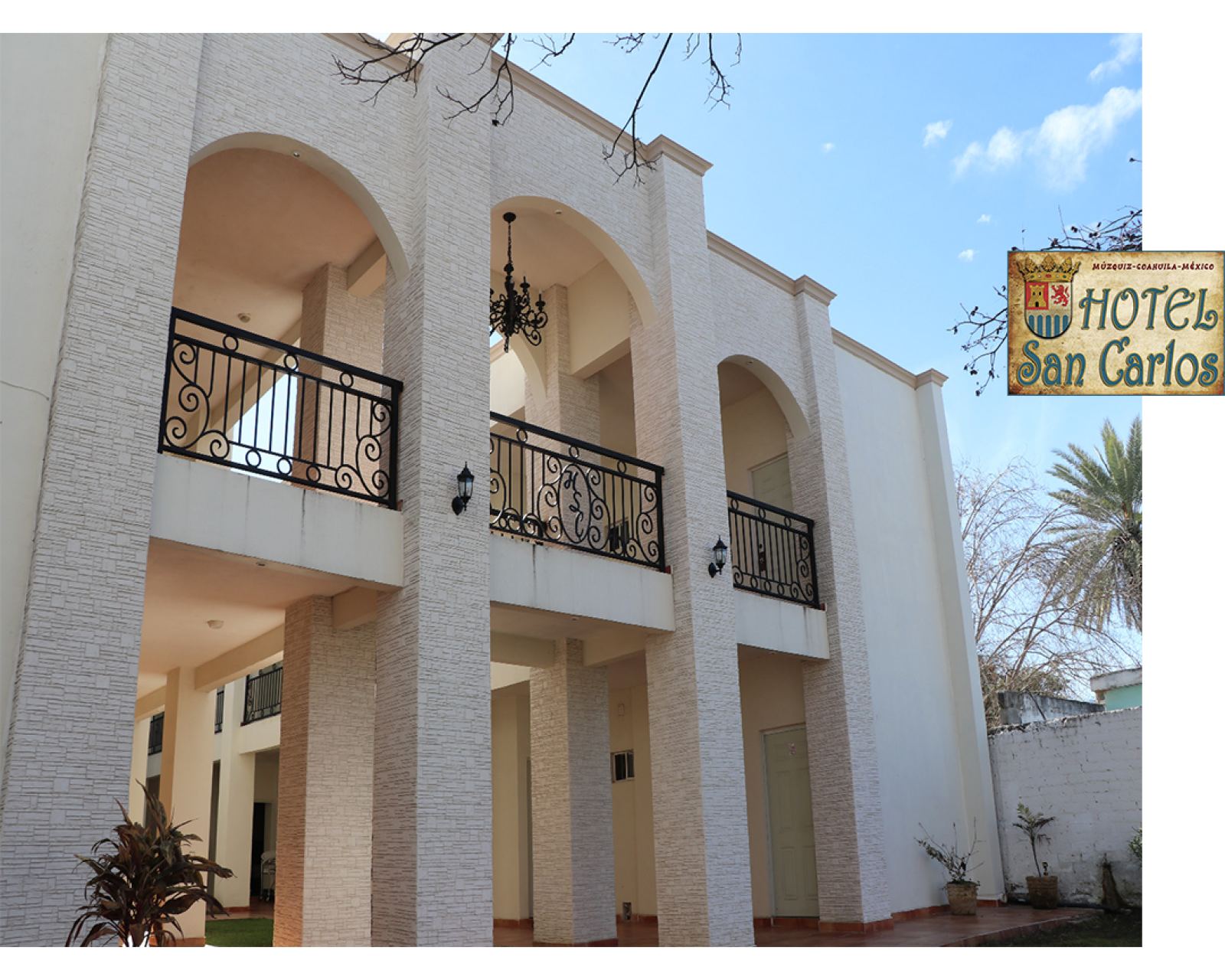 Fachada del Hotel San Carlos
